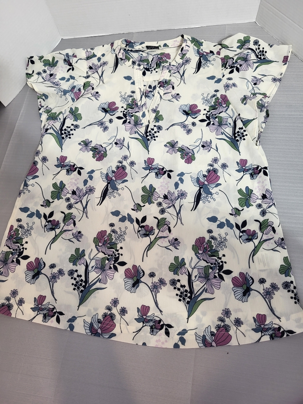 Denver Hayes Cream Floral V-Neck Short Sleeve Blouse - Picture 6 of 6